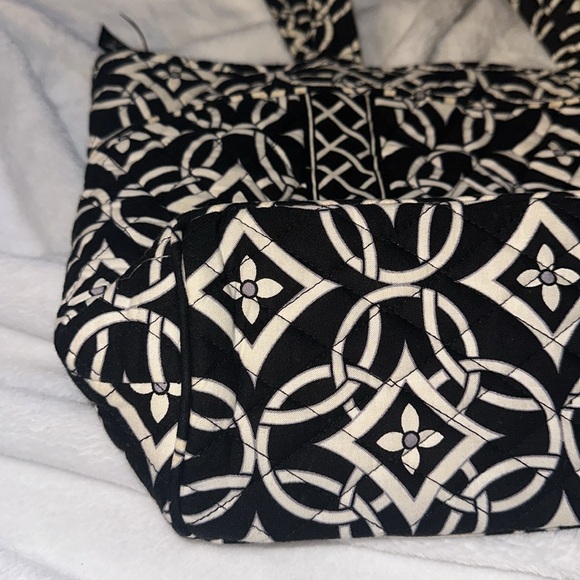 Vera Bradley Black and White Handbag - perfect condition - Picture 4 of 9